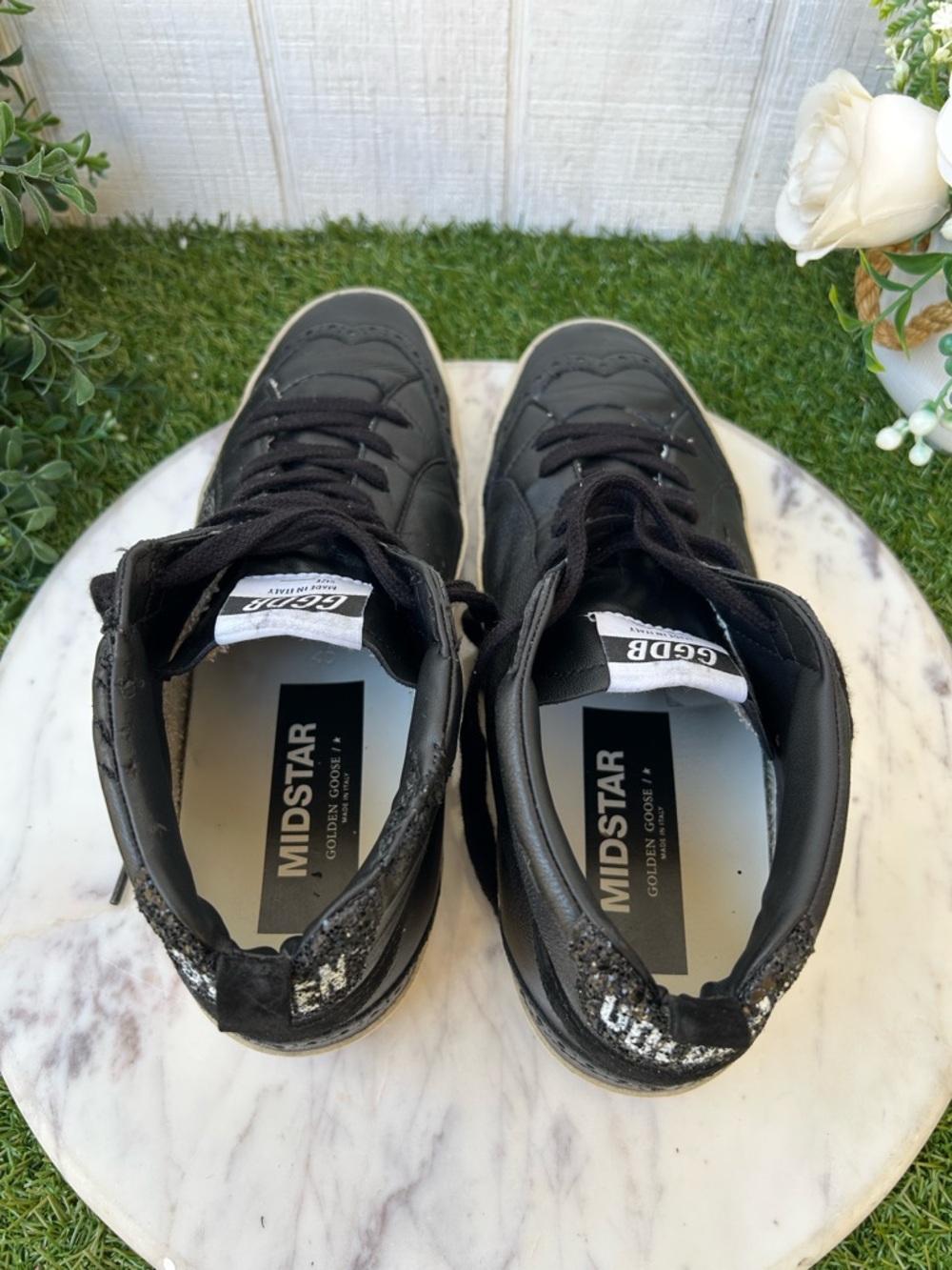 GOLDEN GOOSE
Women'Mid Star in black Zappa with black glitter star Sz 40 
$695 - Picture 11 of 17